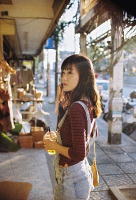 三根硕大一起挤入她的花苞演员表